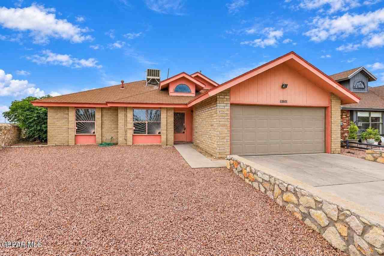 11801 Priscilla Cir - Photo 4 of 37