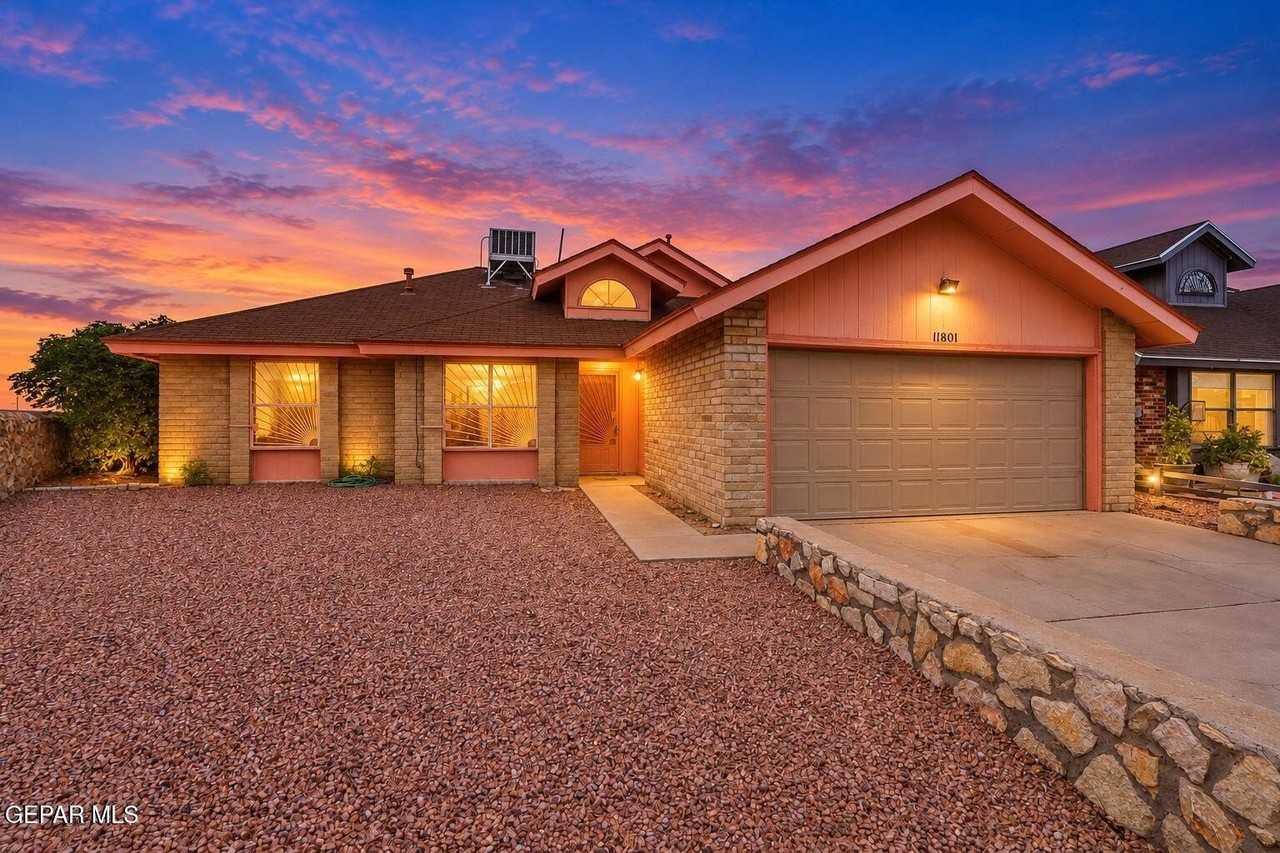 11801 Priscilla Cir - Photo 5 of 37