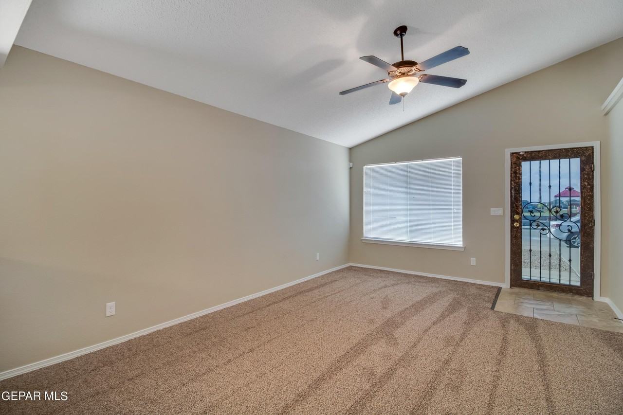 232 Telop Rd - Photo 4 of 20