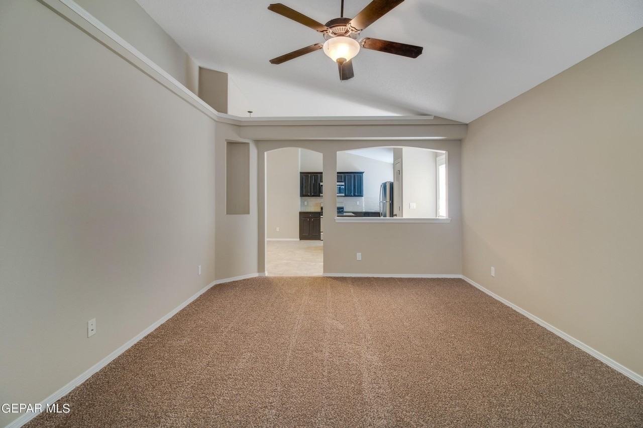 232 Telop Rd - Photo 5 of 20