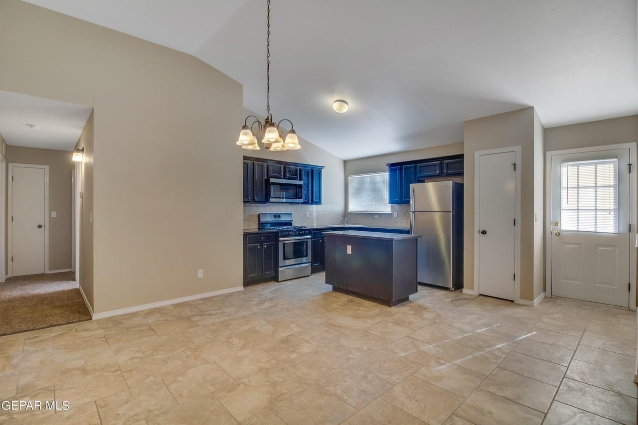 232 Telop Rd - Photo 6 of 20