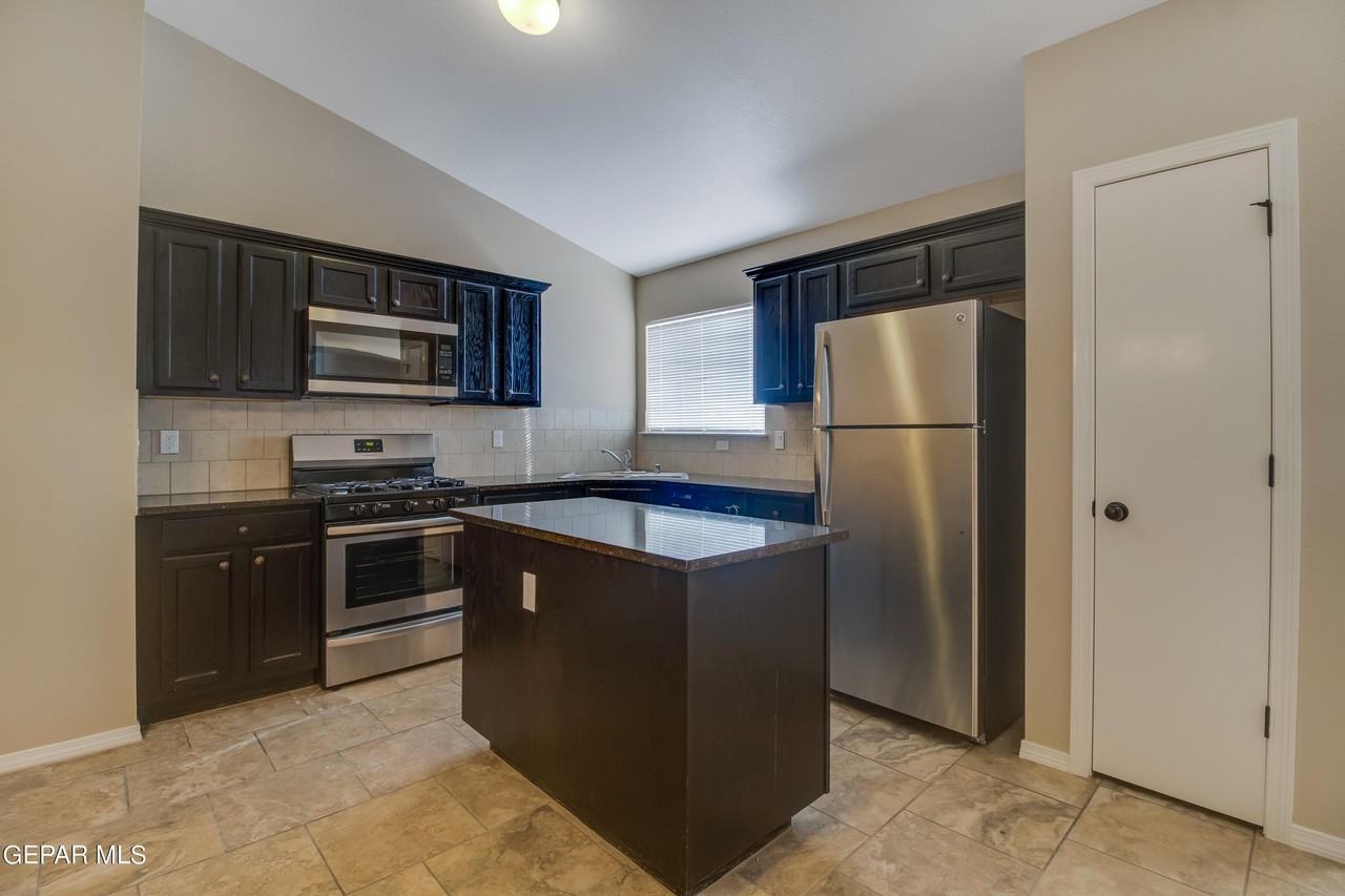 232 Telop Rd - Photo 7 of 20