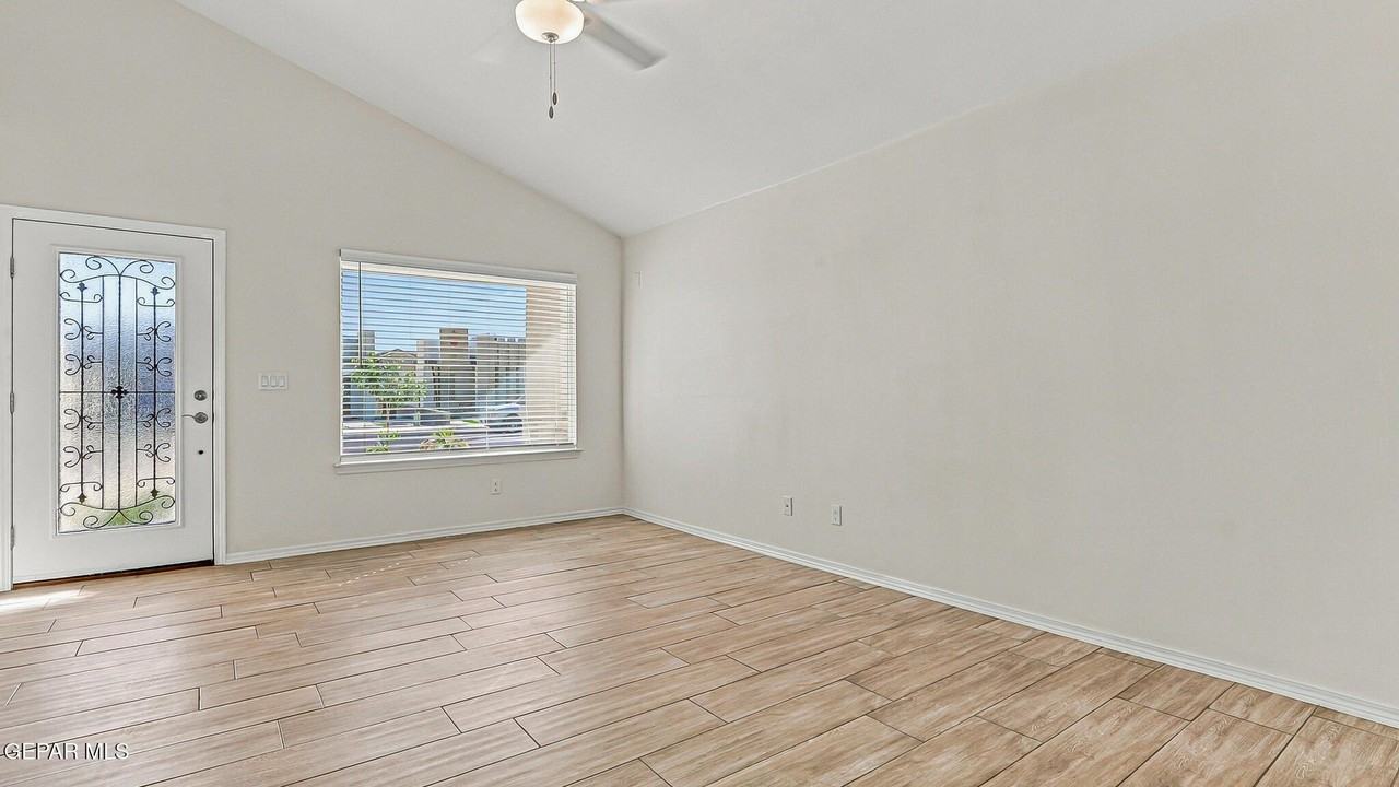 15153 Composition Ave - Photo 4 of 36