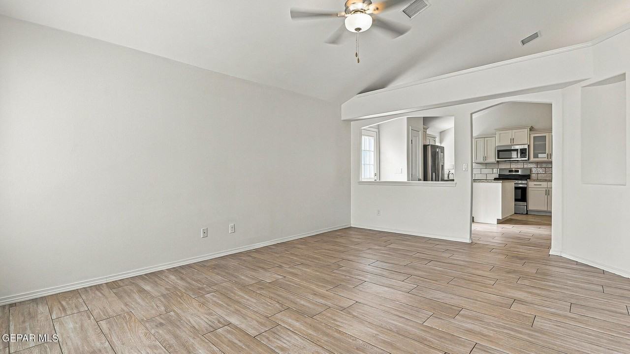 15153 Composition Ave - Photo 5 of 36