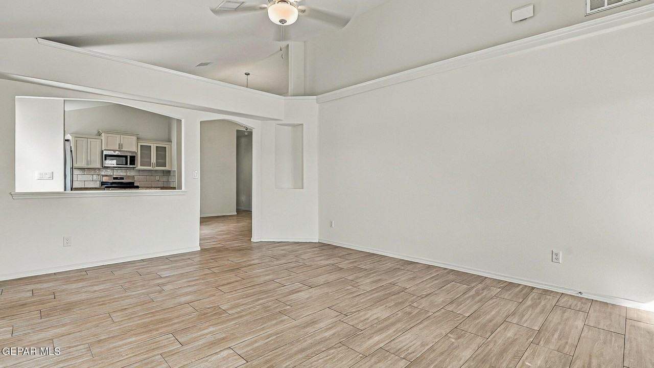 15153 Composition Ave - Photo 6 of 36