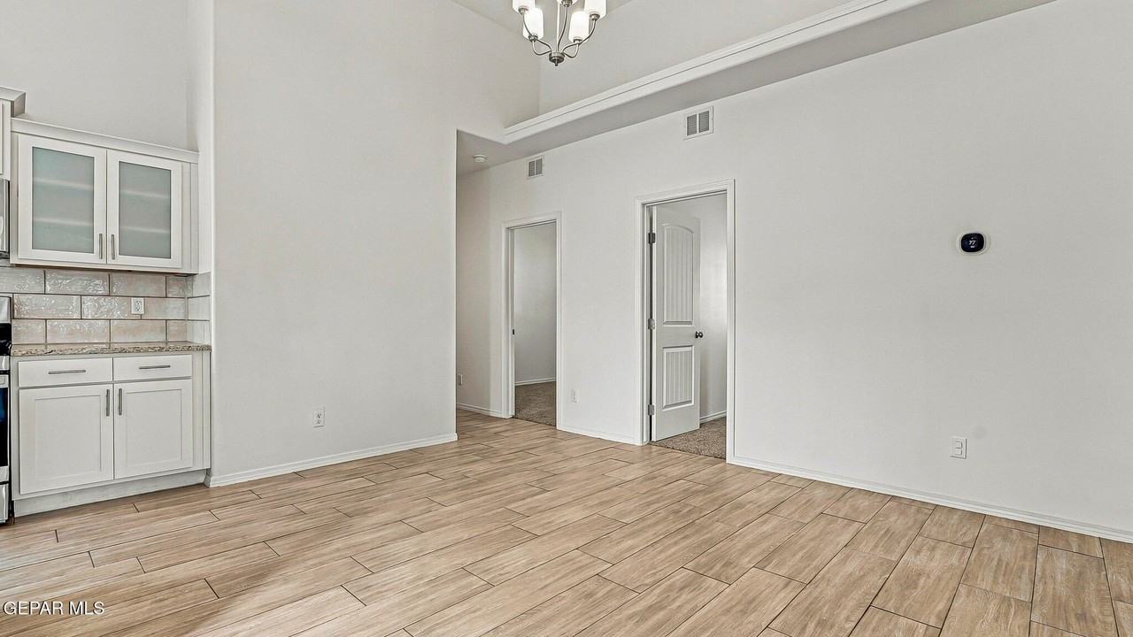 15153 Composition Ave - Photo 7 of 36