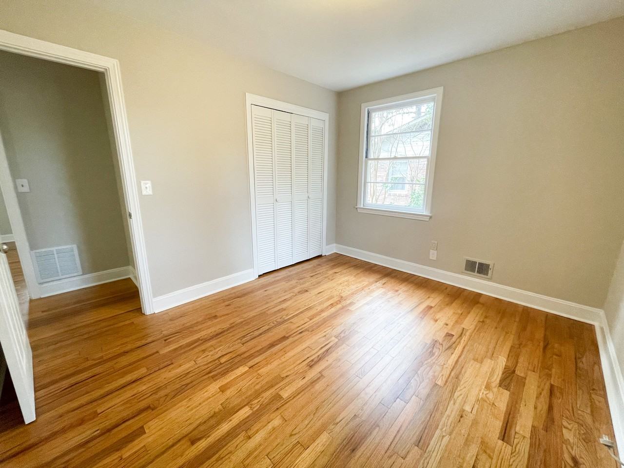1842 Evelyn St #1 - Photo 5 of 43