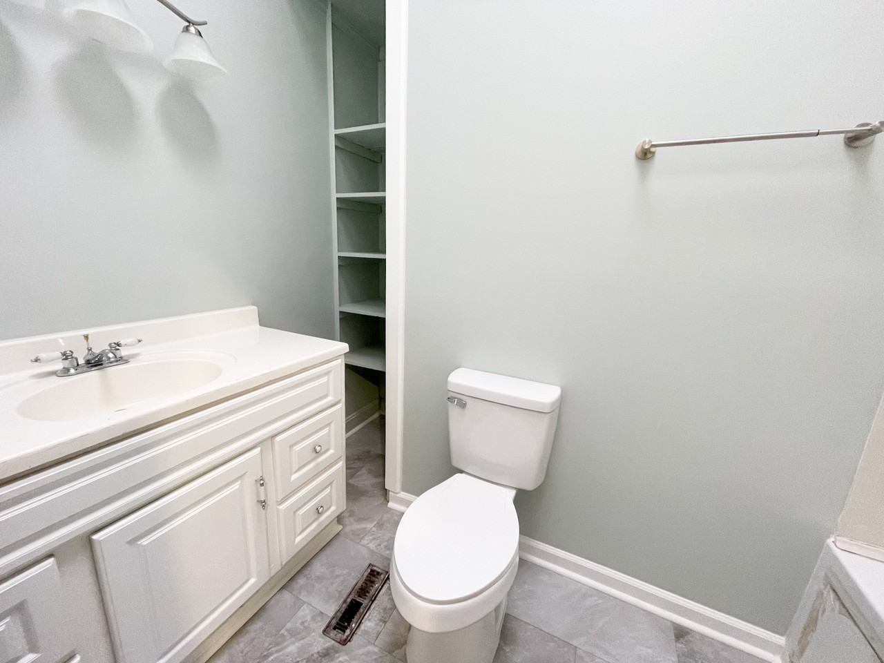 1842 Evelyn St #1 - Photo 7 of 43
