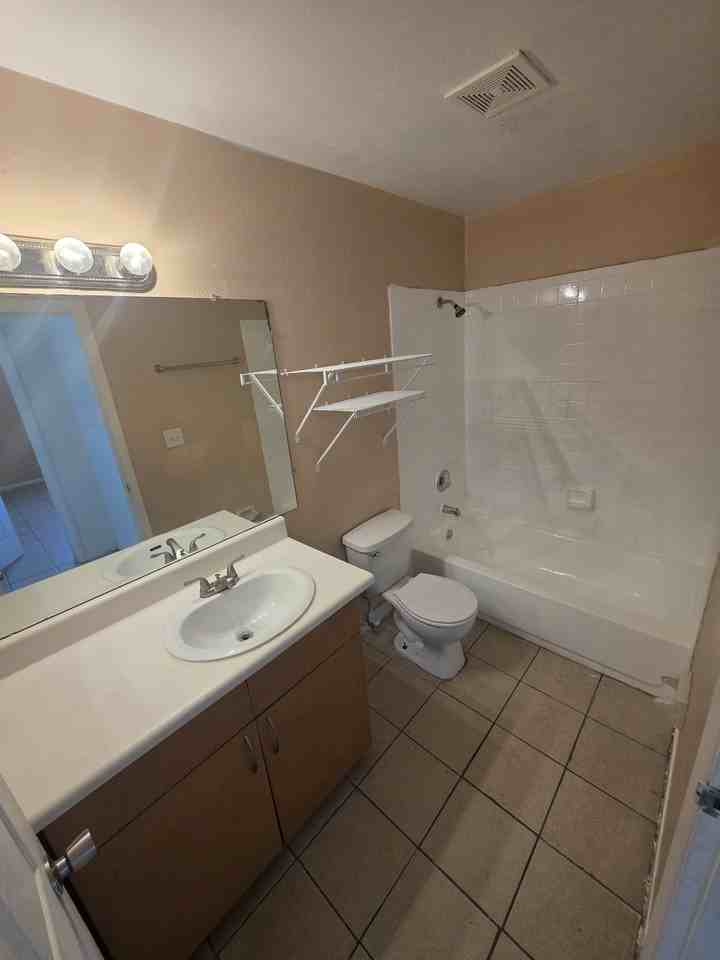 42 Nw 21st Pl #48 - Photo 6 of 9