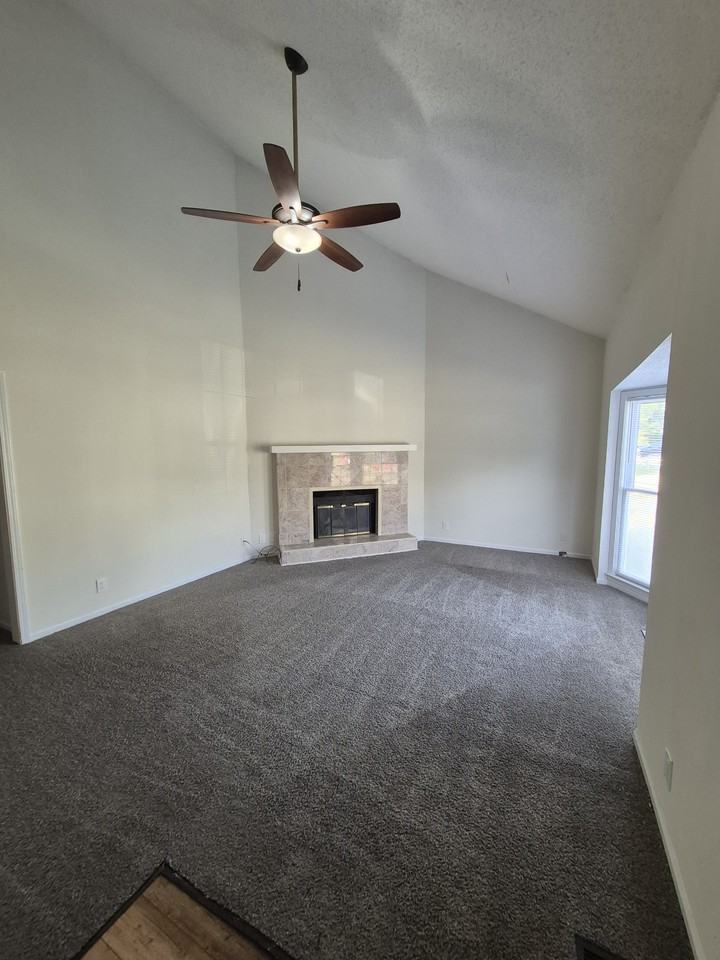 162 N Springs Ct #1 - Photo 2 of 11