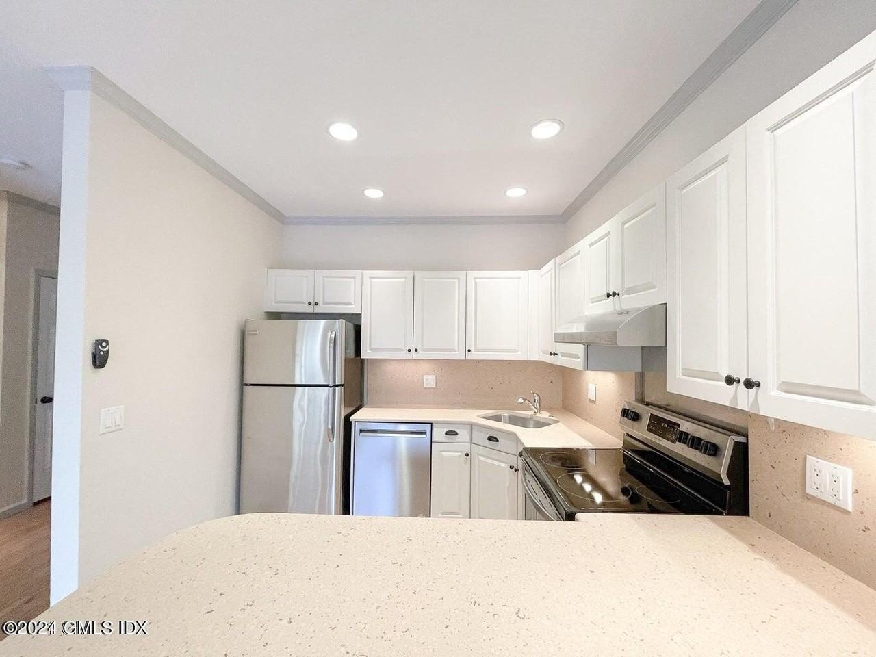 51 Old Kings Hwy #6 - Photo 5 of 22