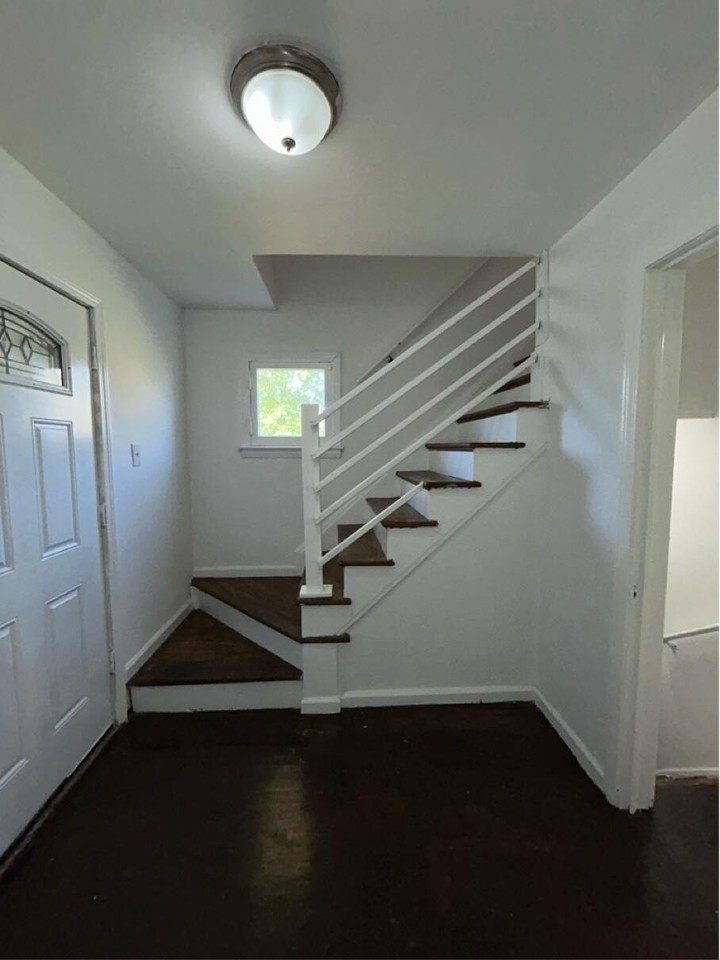 8109 Woodlawn St - Photo 2 of 21