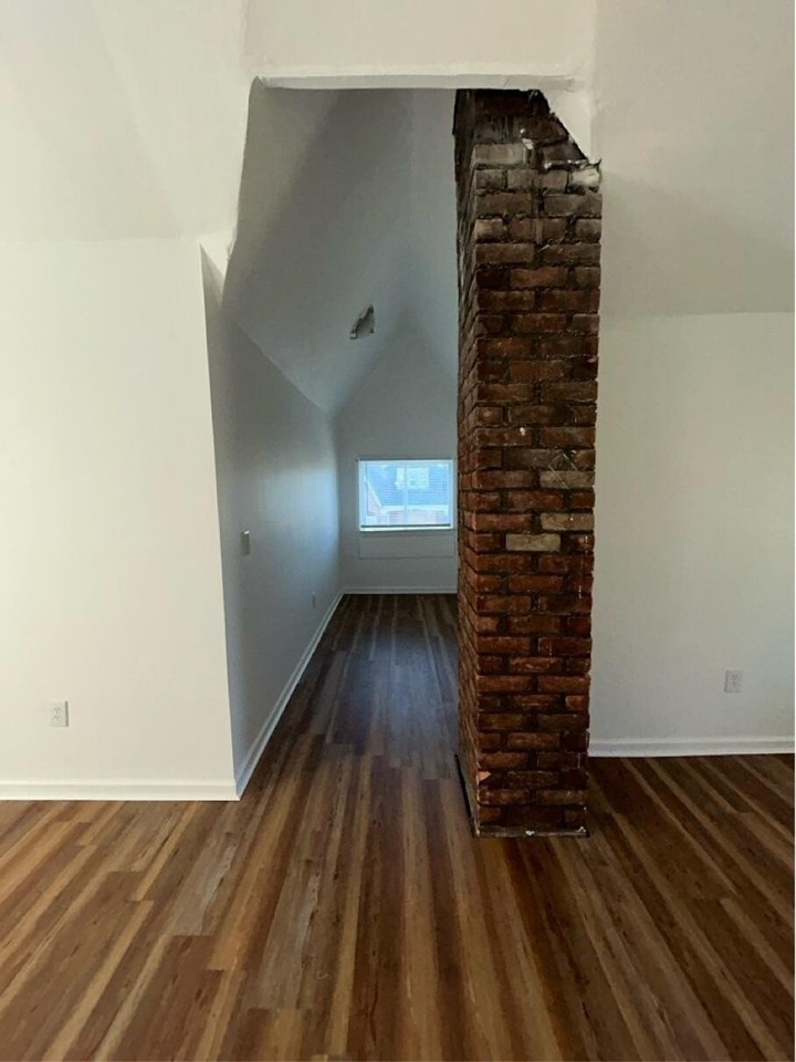 8109 Woodlawn St - Photo 4 of 21