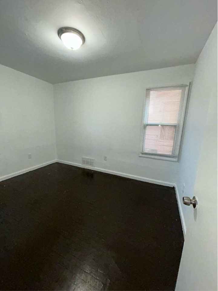 8109 Woodlawn St - Photo 6 of 21