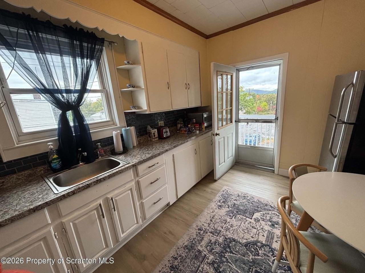702 Main St - Photo 2 of 8