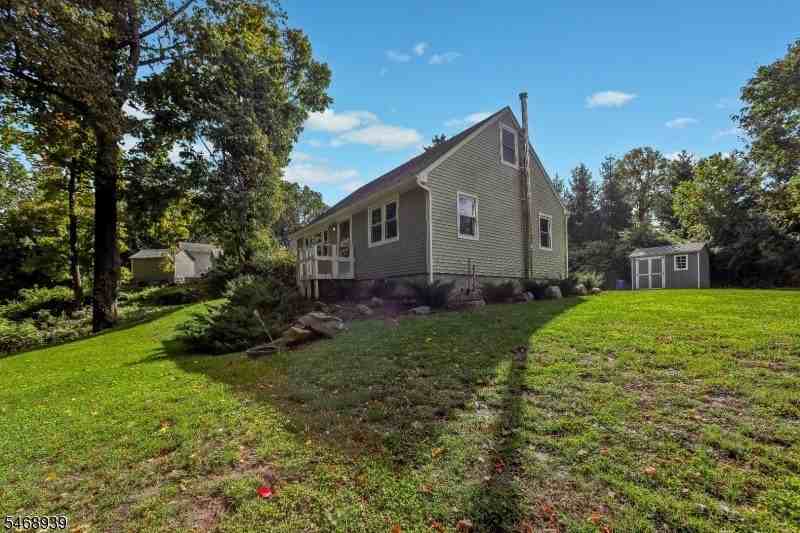 33 Abbott Rd - Photo 3 of 33