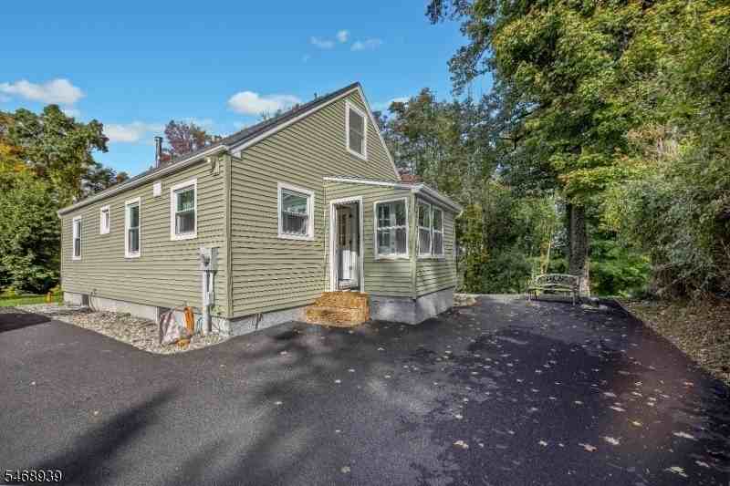33 Abbott Rd - Photo 4 of 33