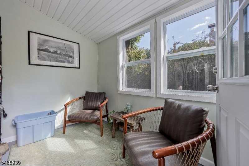 33 Abbott Rd - Photo 5 of 33