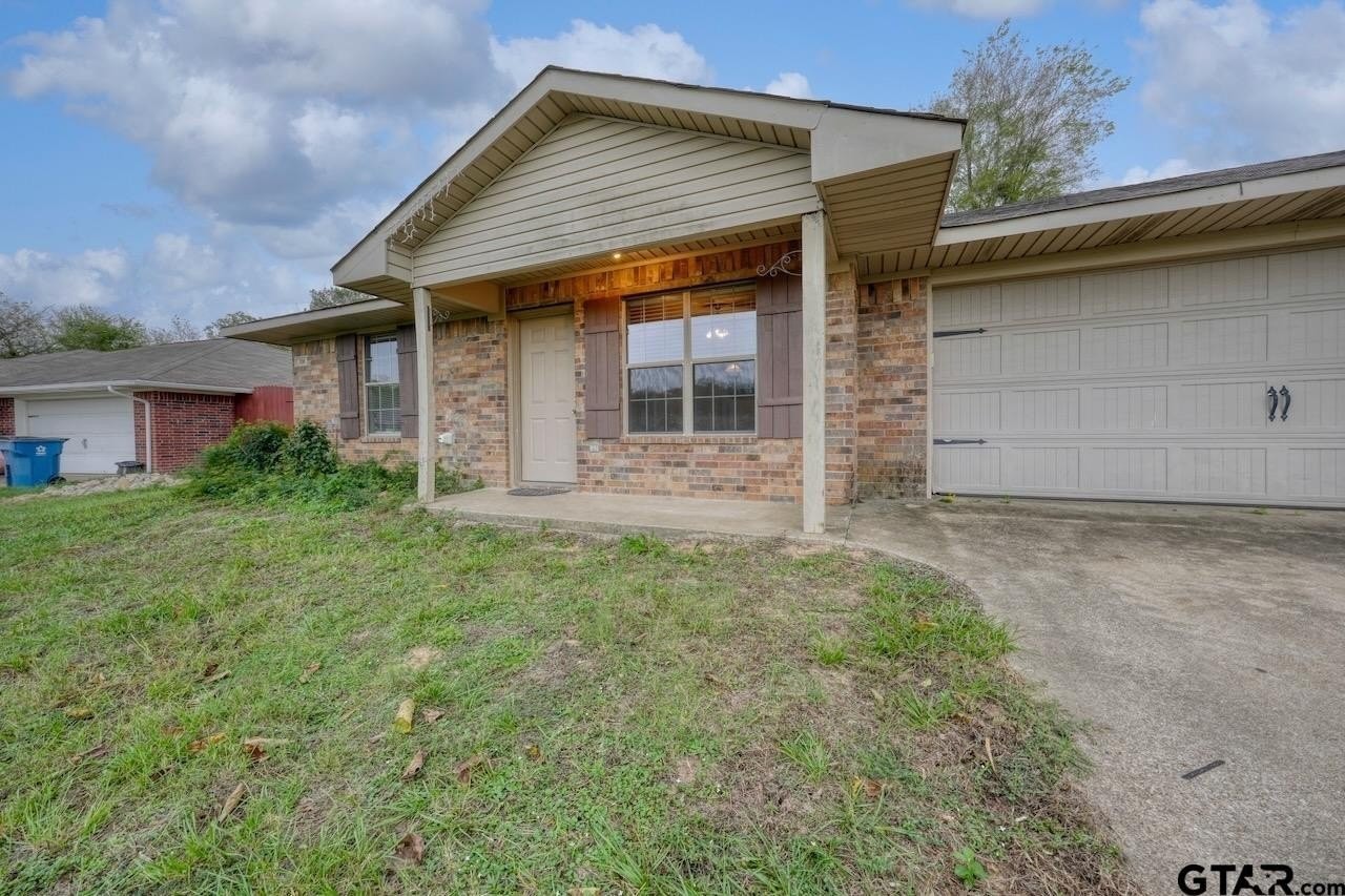 236 Shelly - Photo 2 of 37