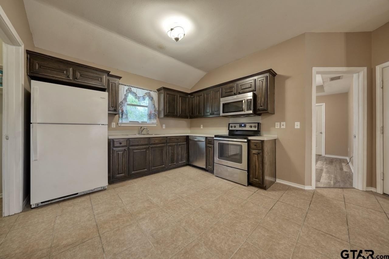 236 Shelly - Photo 6 of 37