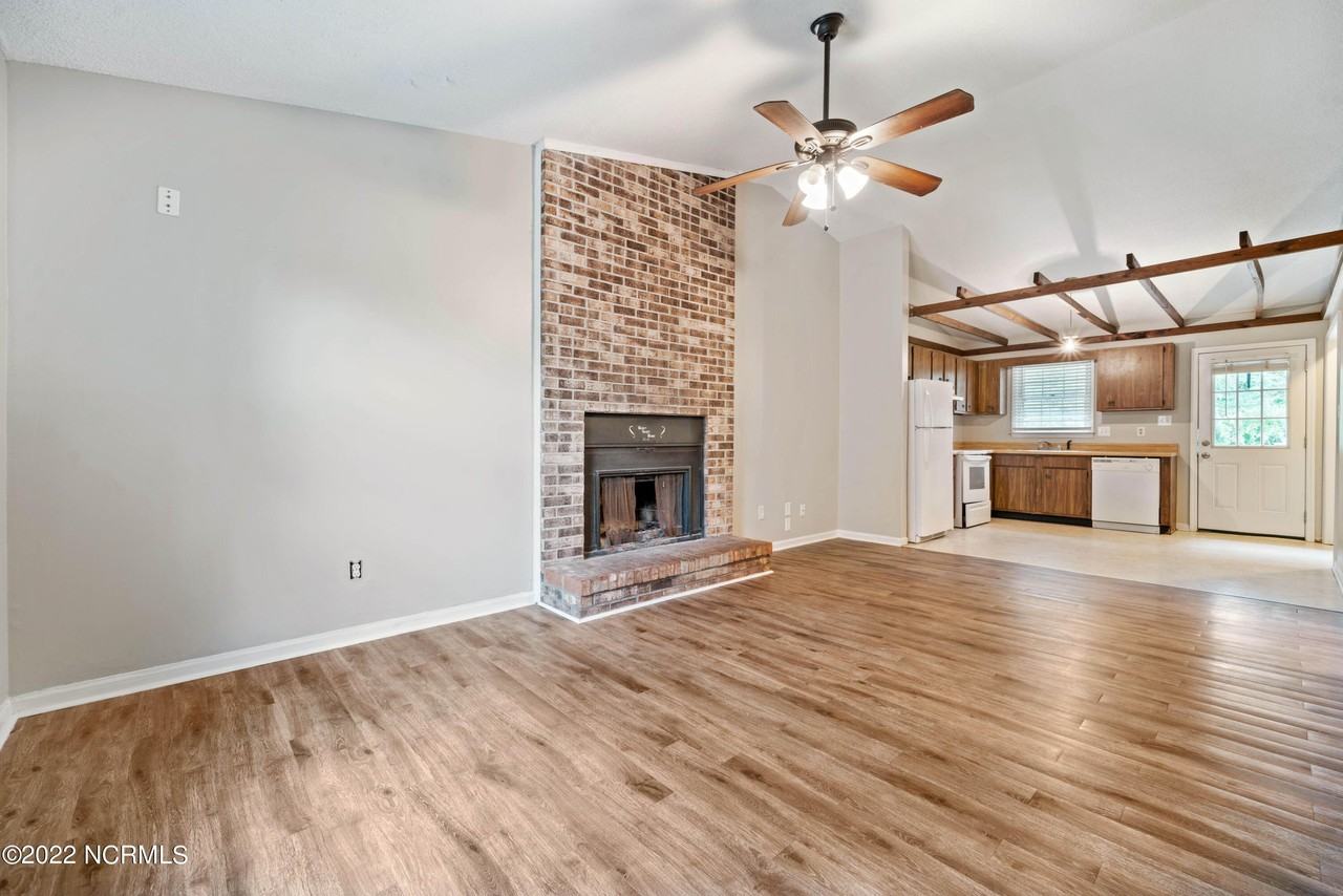 228 Cedar Creek Dr - Photo 2 of 16