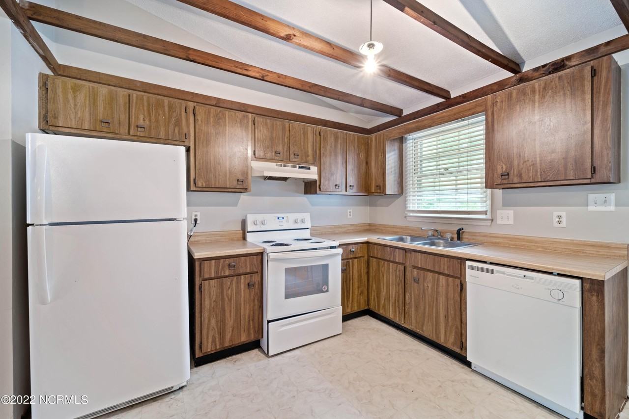228 Cedar Creek Dr - Photo 5 of 16