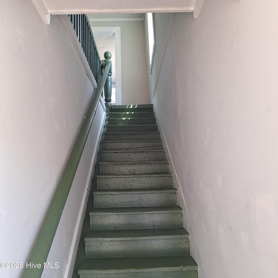 518 Mcrae St #B - Photo 2 of 10