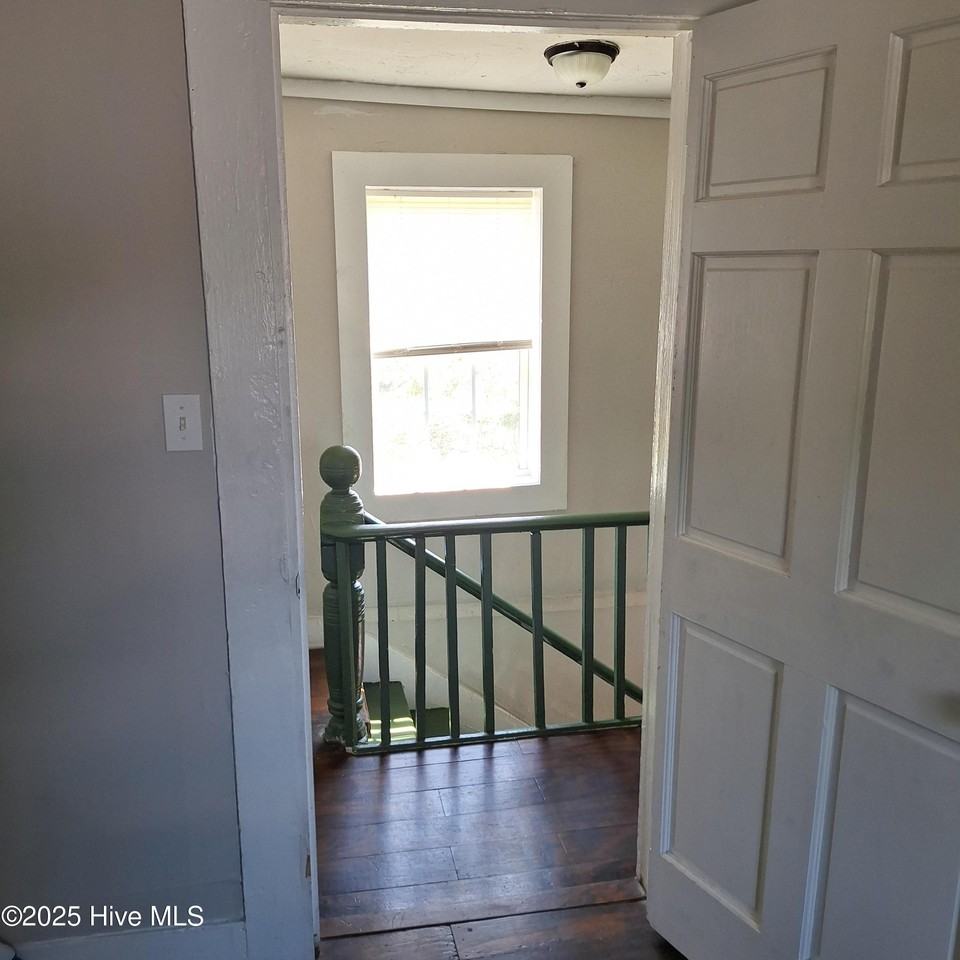 518 Mcrae St #B - Photo 3 of 10