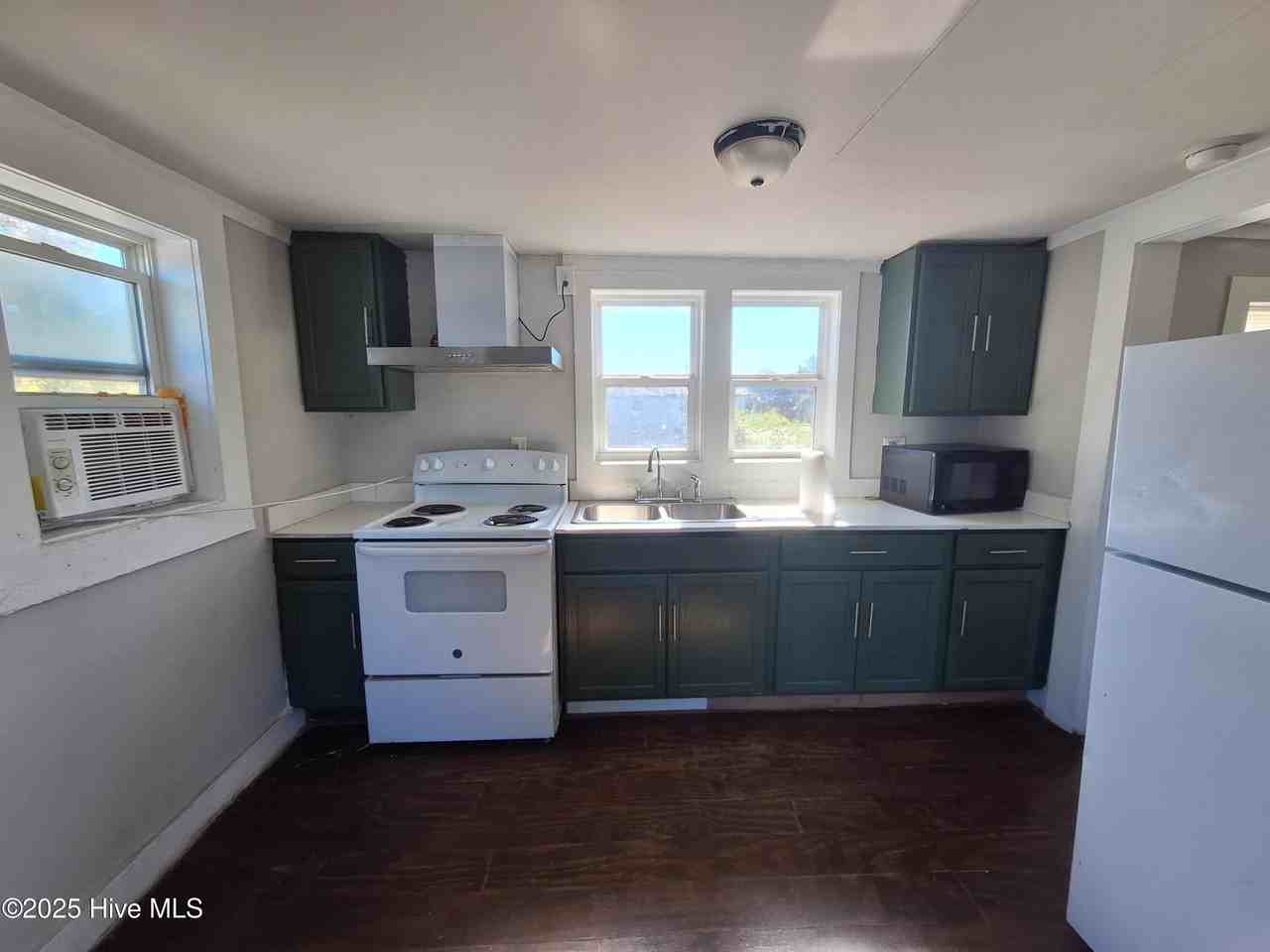 518 Mcrae St #B - Photo 4 of 10