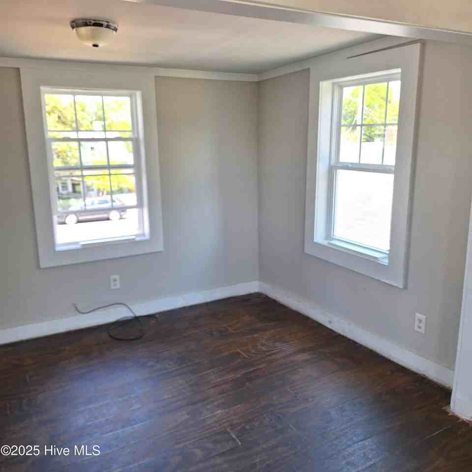 518 Mcrae St #B - Photo 6 of 10