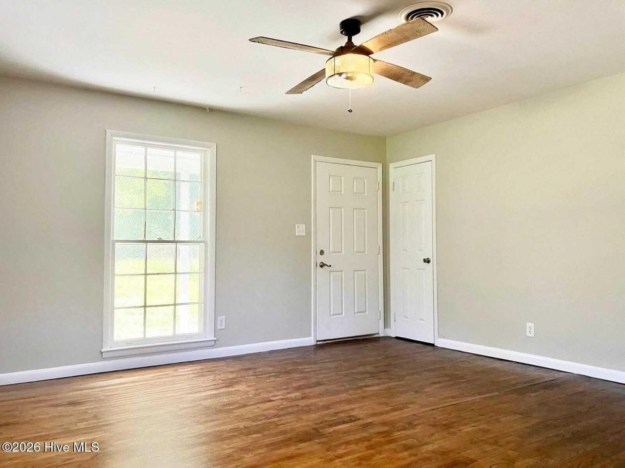 5308 Woodland Rd - Photo 4 of 12