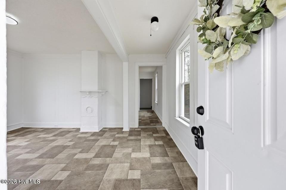200 Queen St - Photo 2 of 15