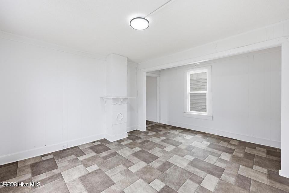 200 Queen St - Photo 4 of 15