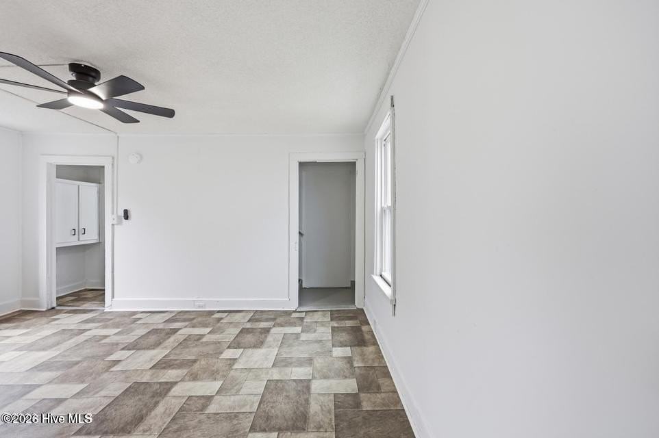 200 Queen St - Photo 5 of 15