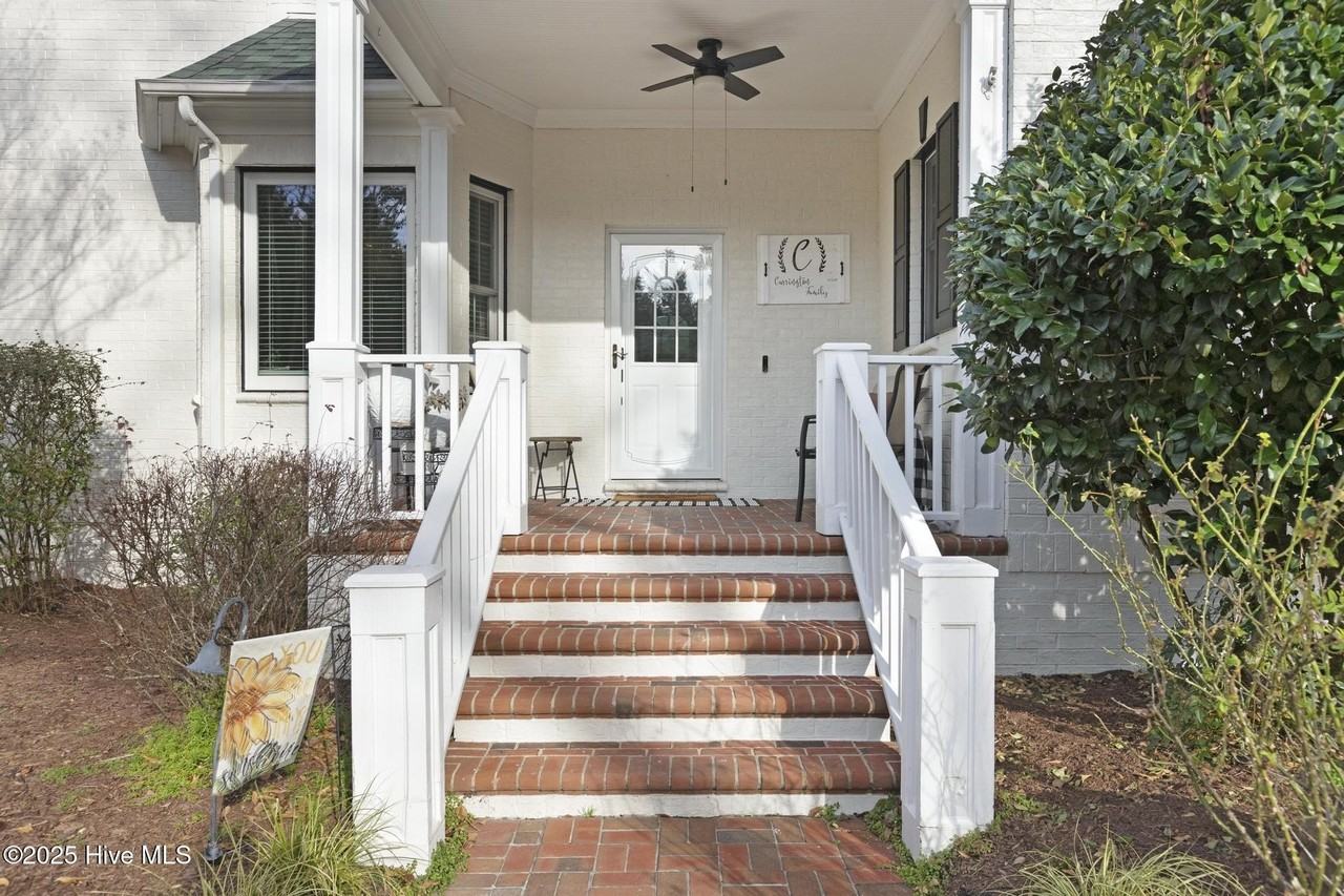 346 Royal Bluff Rd - Photo 2 of 50