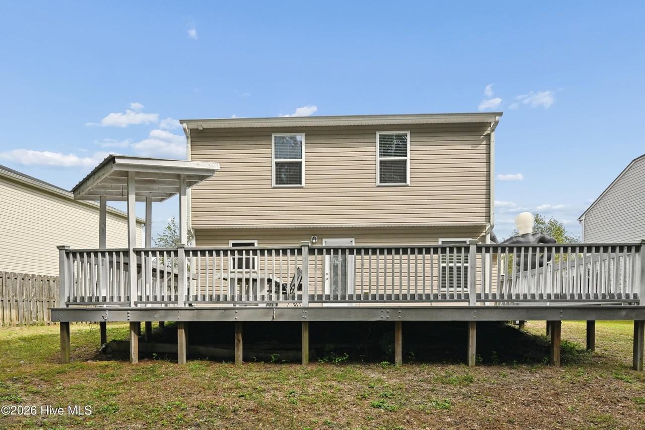205 Chalet Rd - Photo 4 of 43