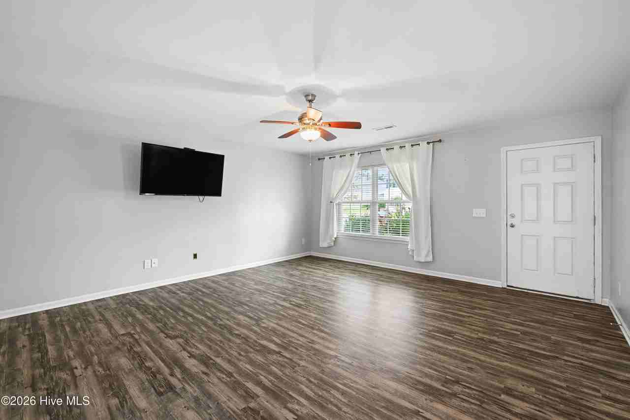 205 Chalet Rd - Photo 6 of 43