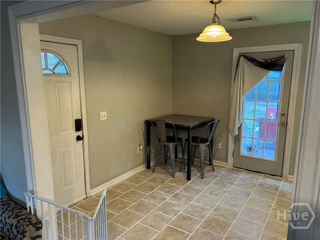 1201 Roberts Way - Photo 4 of 20