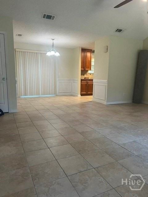 402 Macdonald St - Photo 2 of 20