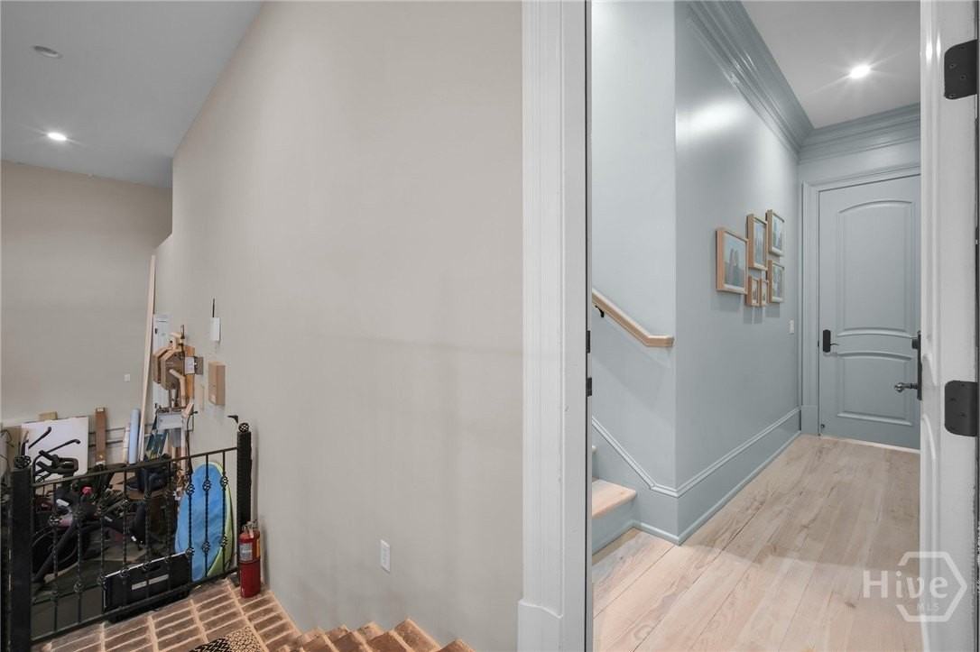 160 Oatland Island Rd #B - Photo 5 of 39