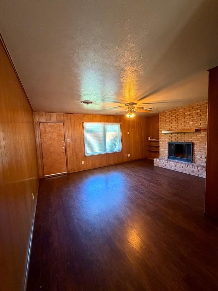 2408 33rd St #B - Photo 3 of 13