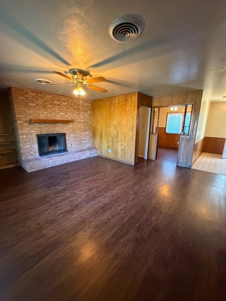 2408 33rd St #B - Photo 4 of 13