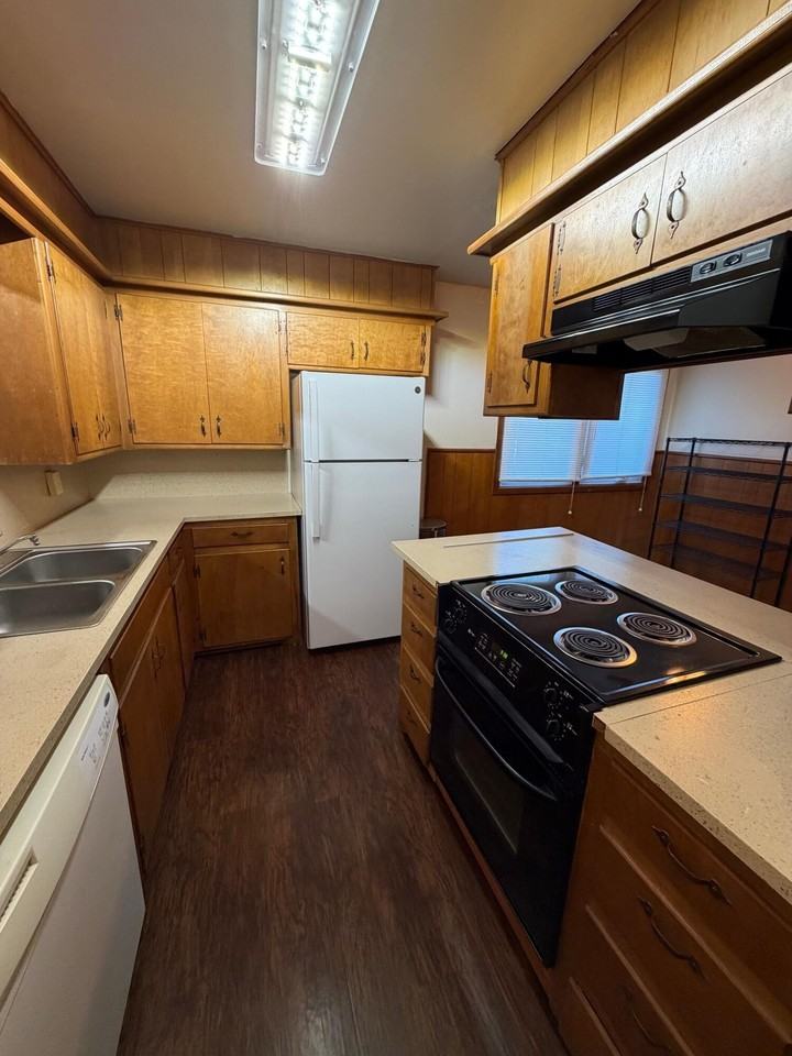 2408 33rd St #B - Photo 6 of 13