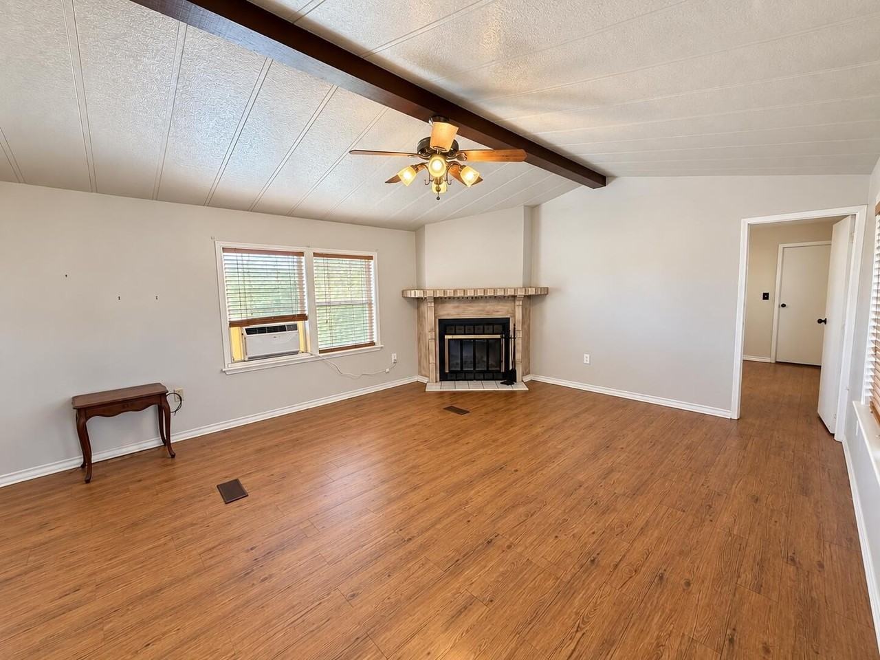 1403 132nd St - Photo 5 of 29