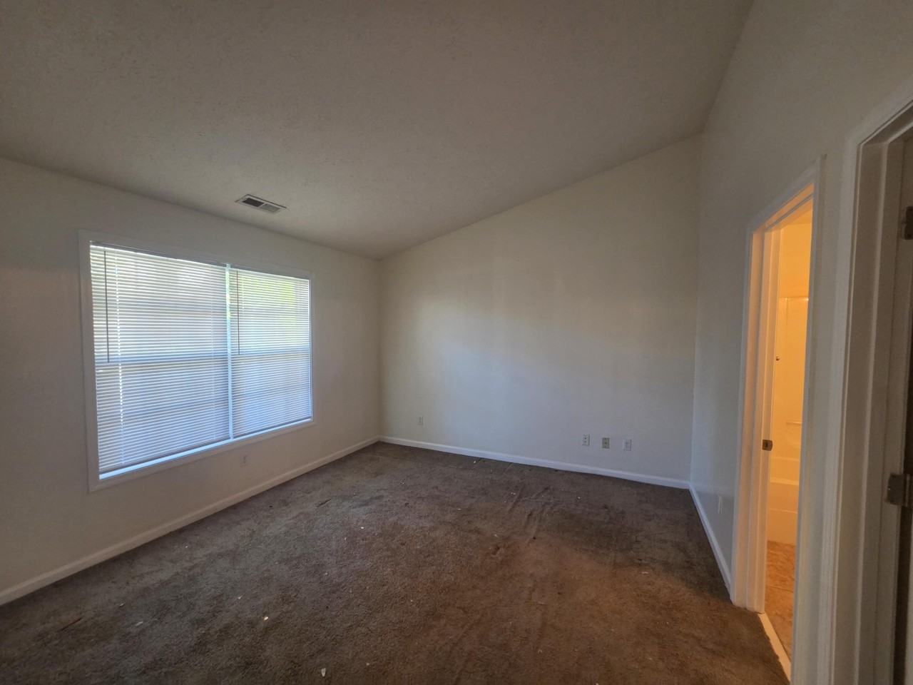 516 Lucille Dr - Photo 3 of 14