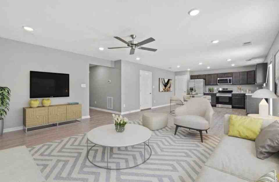 8109 Driftwood Loop - Photo 3 of 12