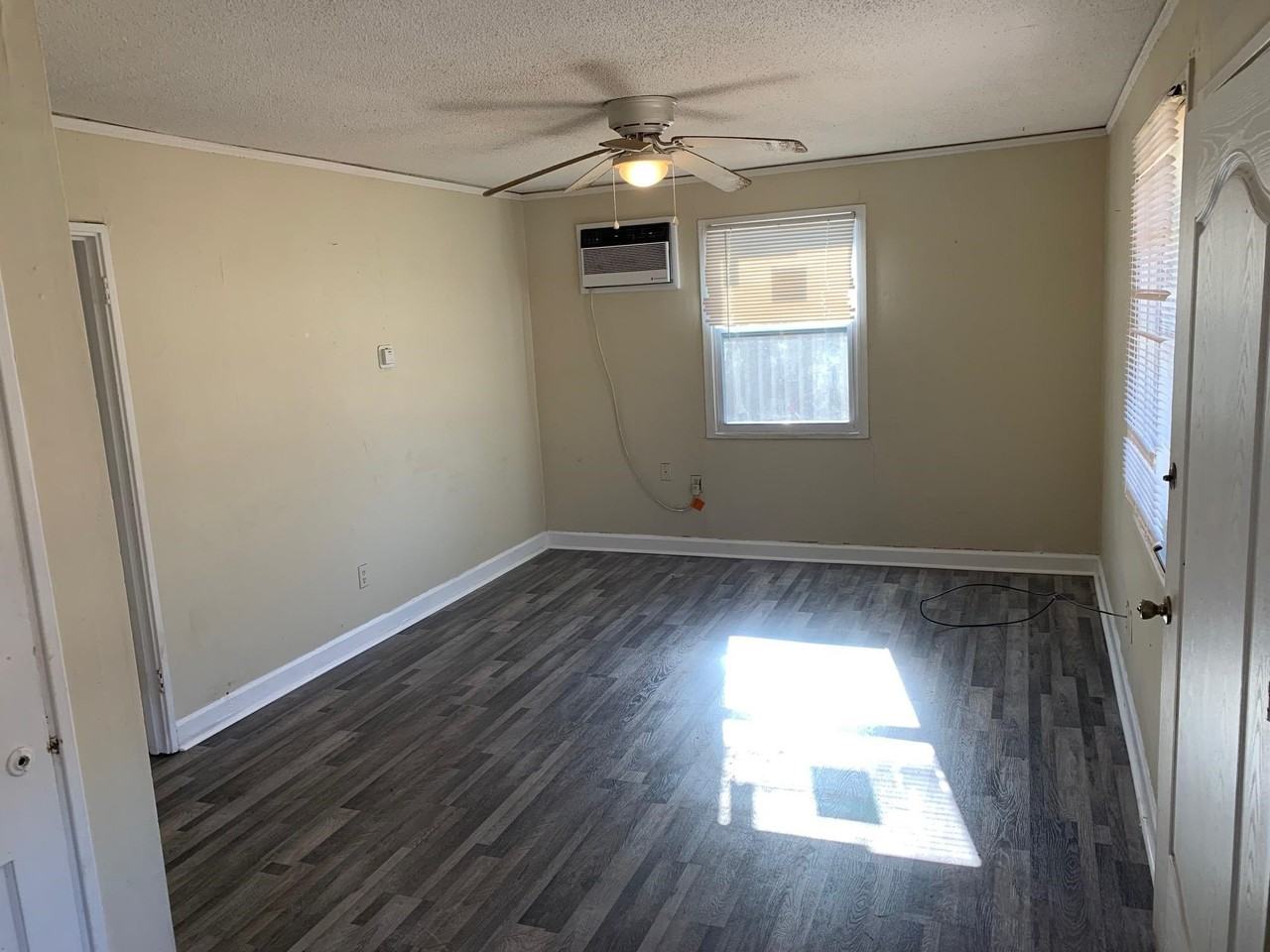 1858 Parnassus St - Photo 2 of 10