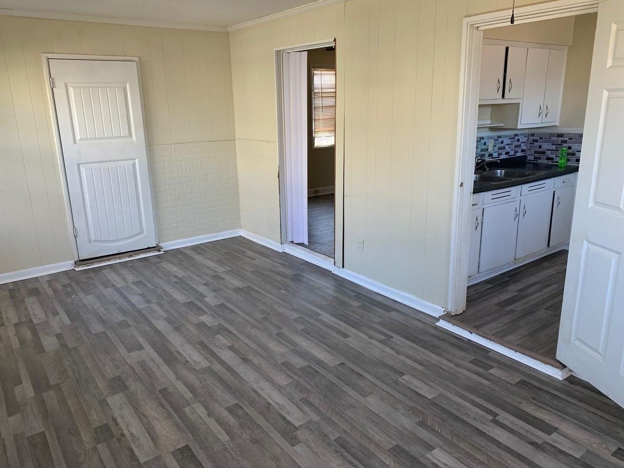 1858 Parnassus St - Photo 4 of 10