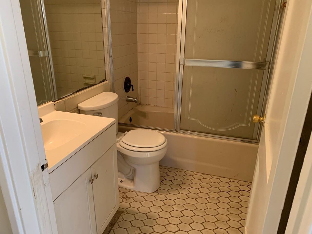 1858 Parnassus St - Photo 6 of 10
