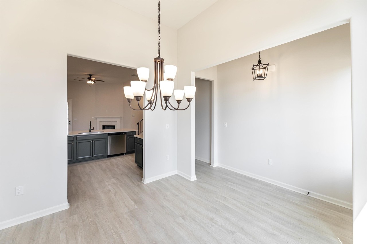 445 Maple St - Photo 2 of 11